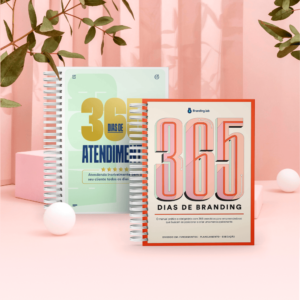 Cadernos "365 dias" em fundo rosa e plantas.